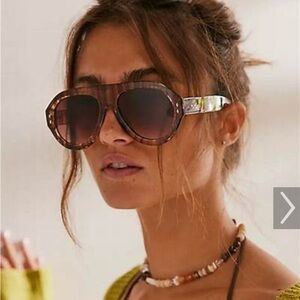 Free people cruise aviators worn 2 times. Not my style .